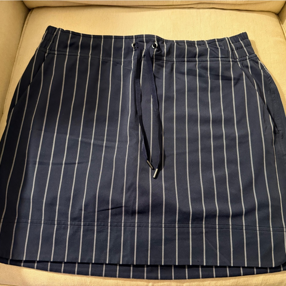 Athleta Navy Blue Skort with White Pin Stripes - Size 12